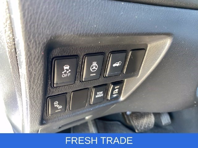 Used 2018 Caspian Blue Nissan SL image 24