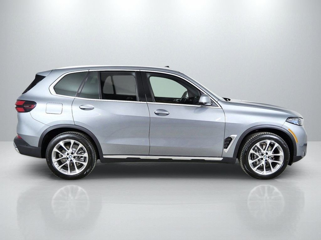 Used 2026 Skyscraper Grey Metallic BMW xDrive40i image 9