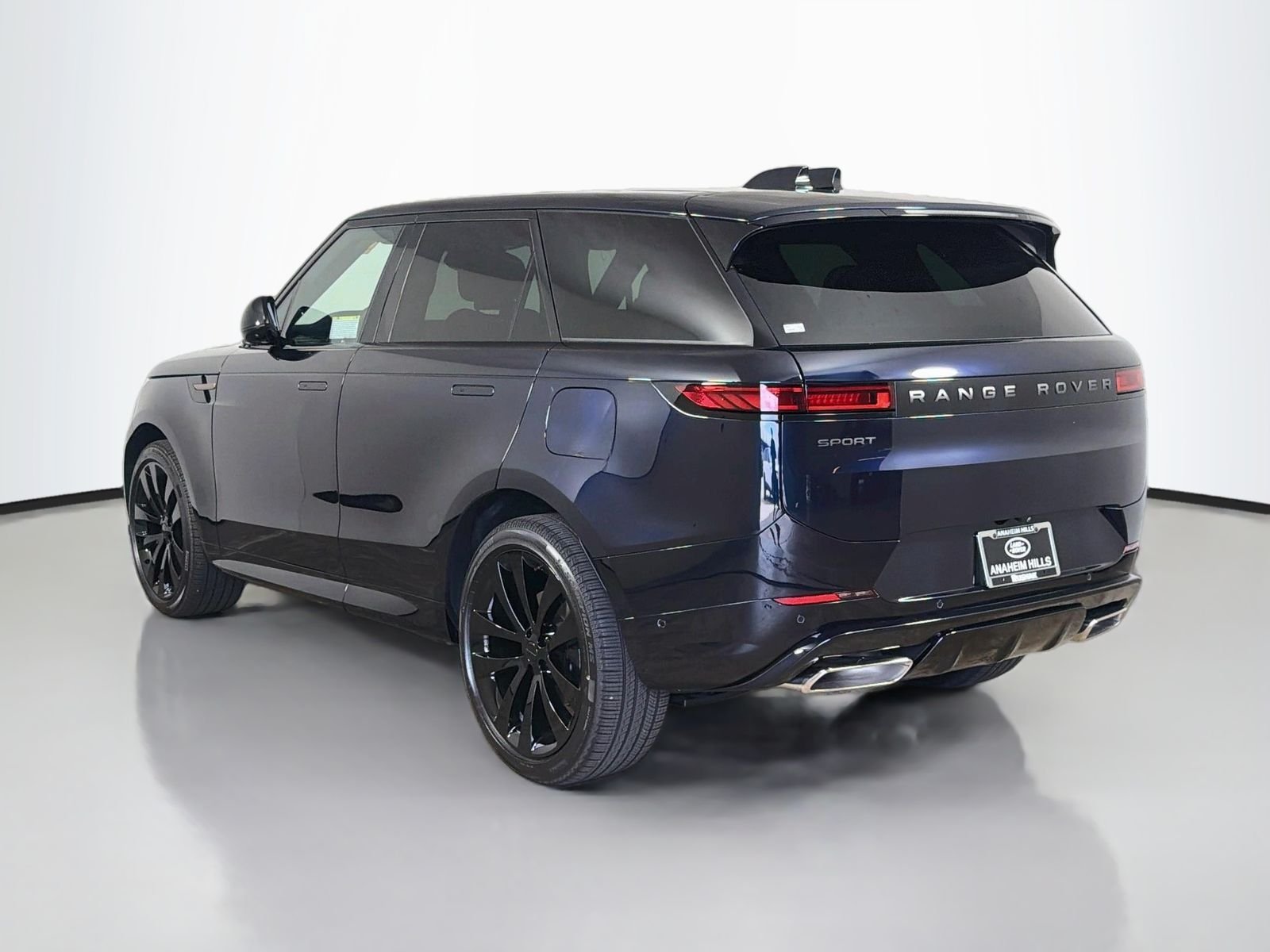 New 2026 Constellation Blue Ultra Metallic Gloss LAND ROVER Dynamic SE image 3
