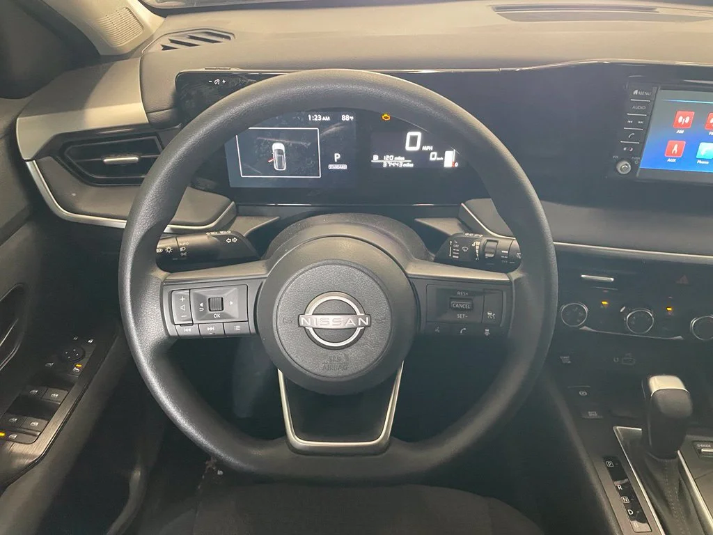 Used 2025 Brown Nissan S image 13