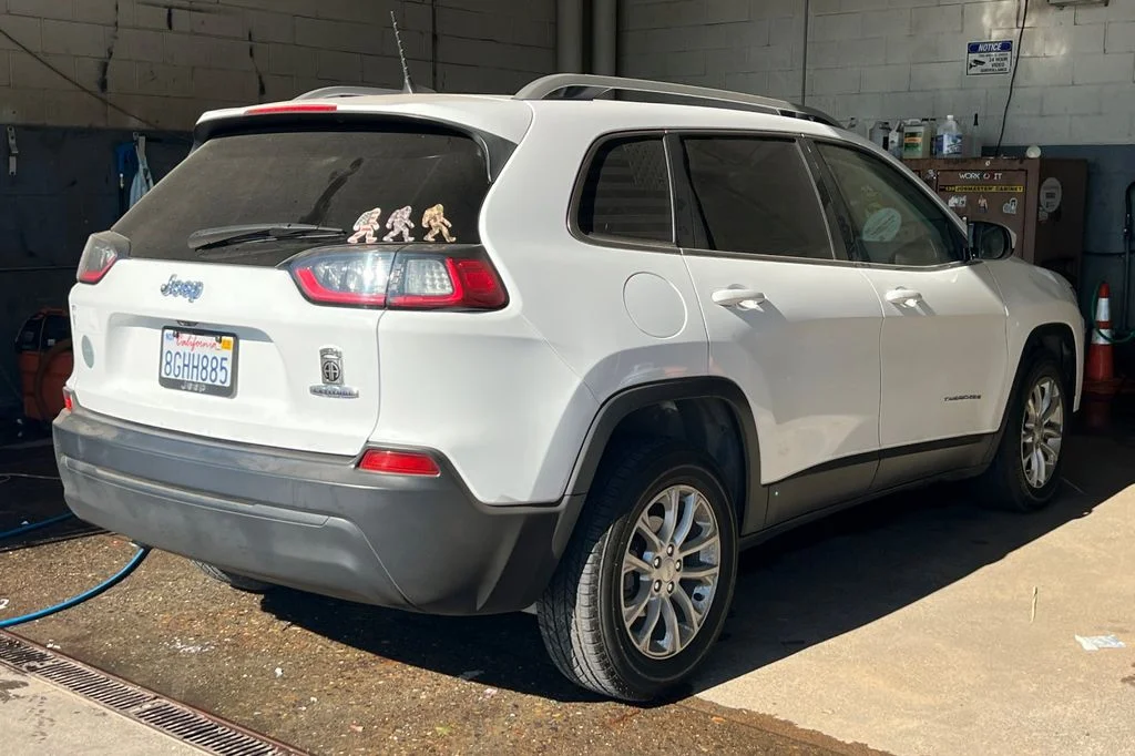 Used 2019 White Jeep Latitude image 6