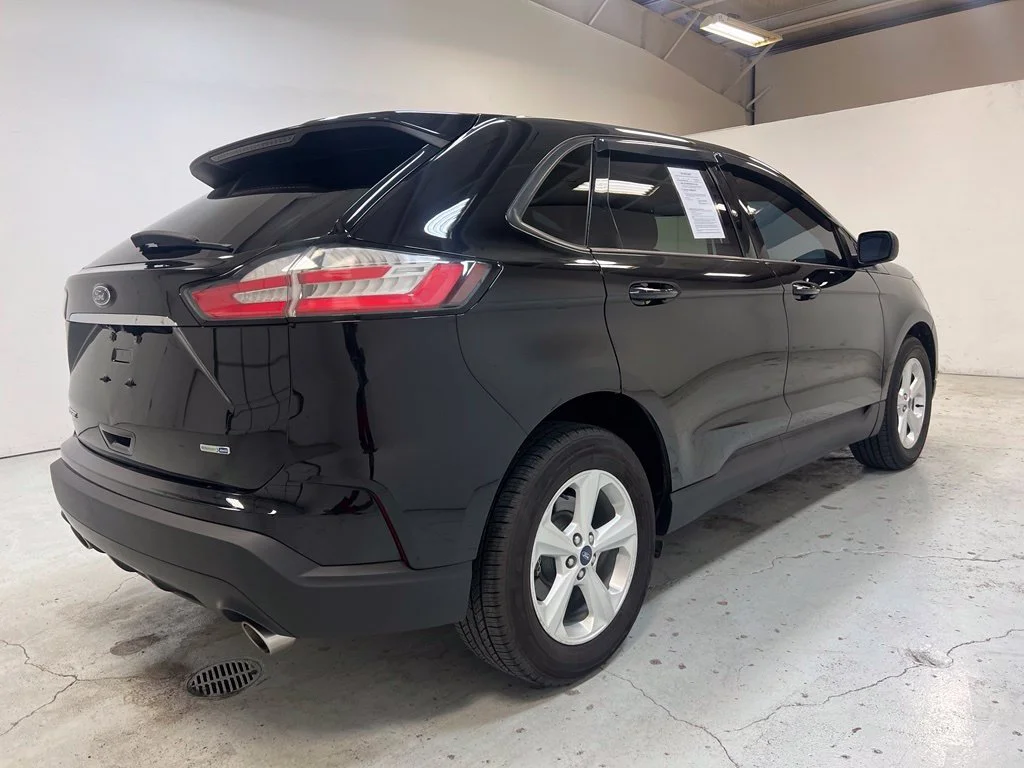 Used 2019 Black Ford SE image 9