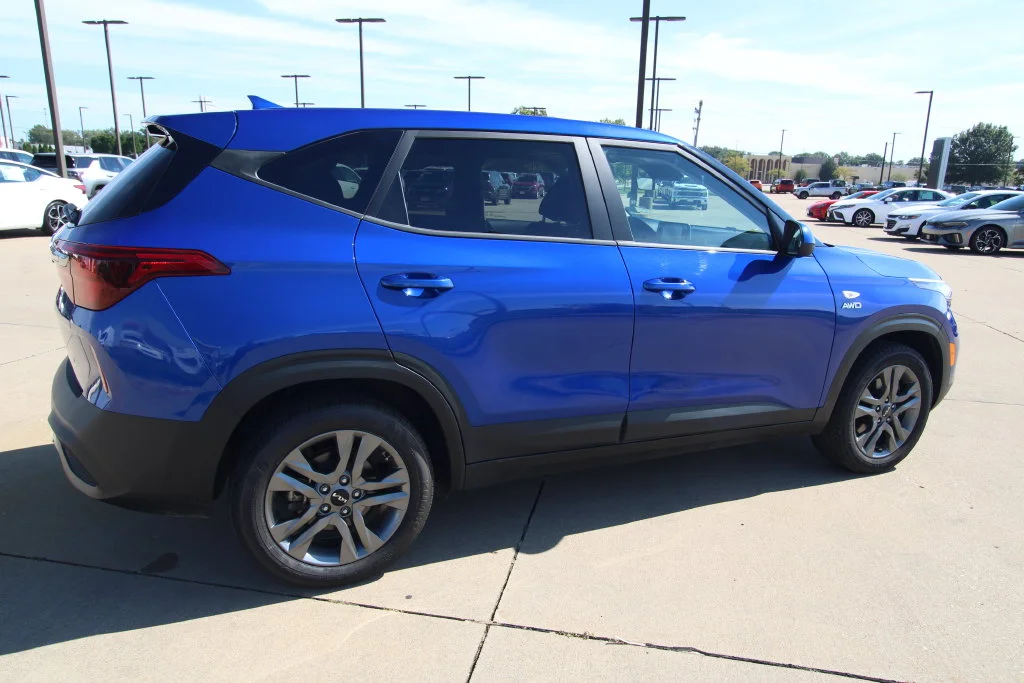 Used 2022 Neptune Blue Kia LX image 5