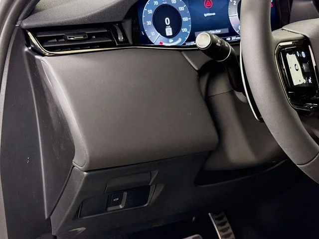 New 2026 Fuji White Land Rover  image 10
