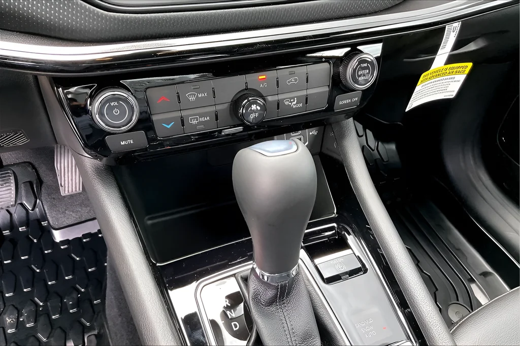 New 2026 Fathom Blue Pearl Coat Jeep Latitude image 19