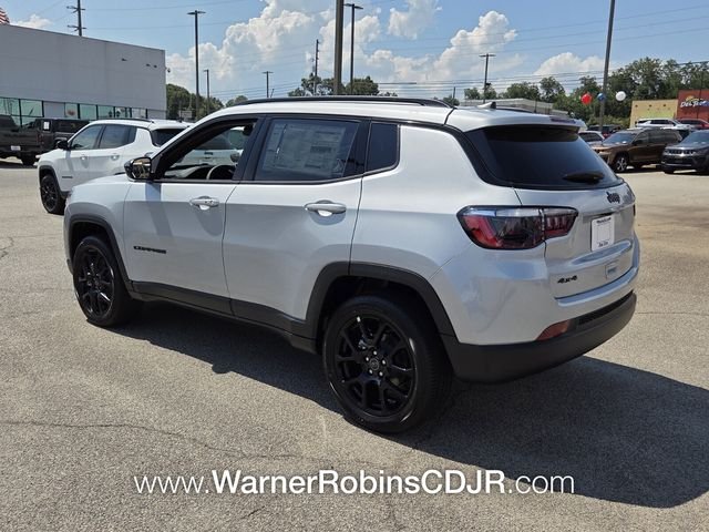 New 2026 Silver Zynith Metallic Clear-Coat Exterior Paint Jeep Latitude image 9