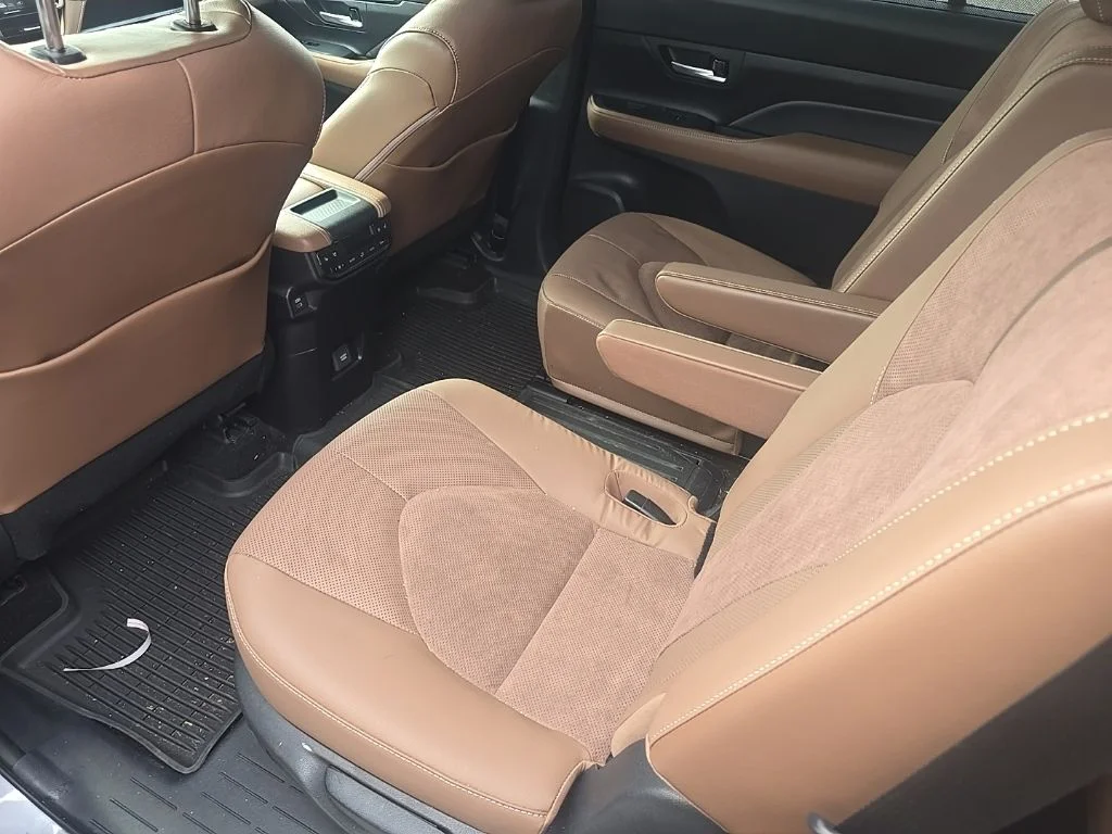 Used 2025  Toyota  image 12