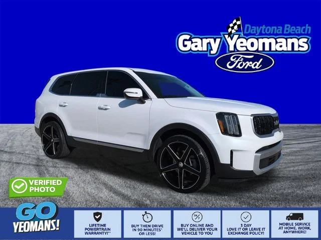 Certified Used 2025 Glacial White Pearl Kia LX image 1