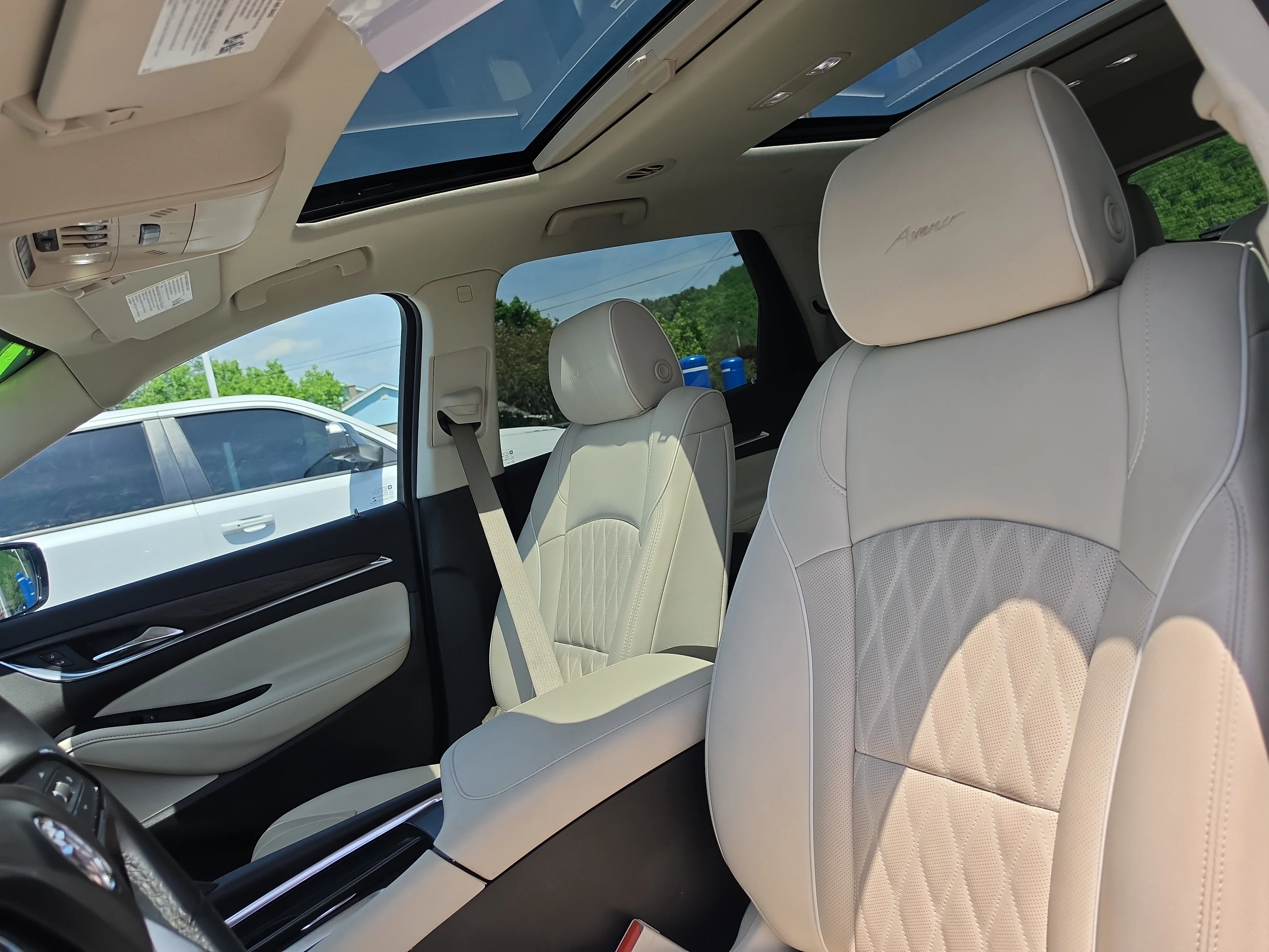 Used 2023 White Frost Tricoat Buick Avenir image 12