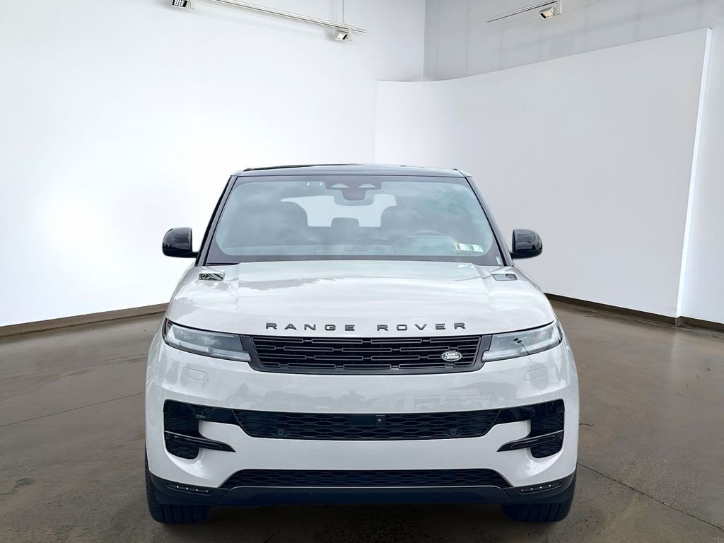 Used 2025 Borasco Gray Metallic Land Rover SE image 2