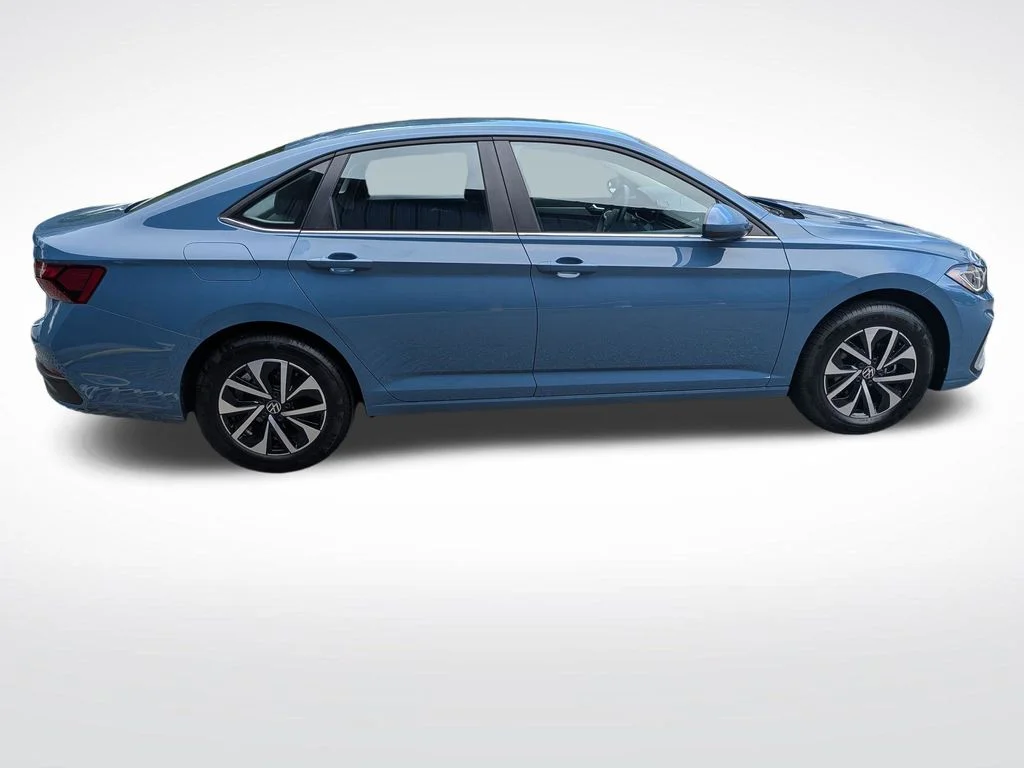 Used 2025 Blue Volkswagen 1.5T S image 2