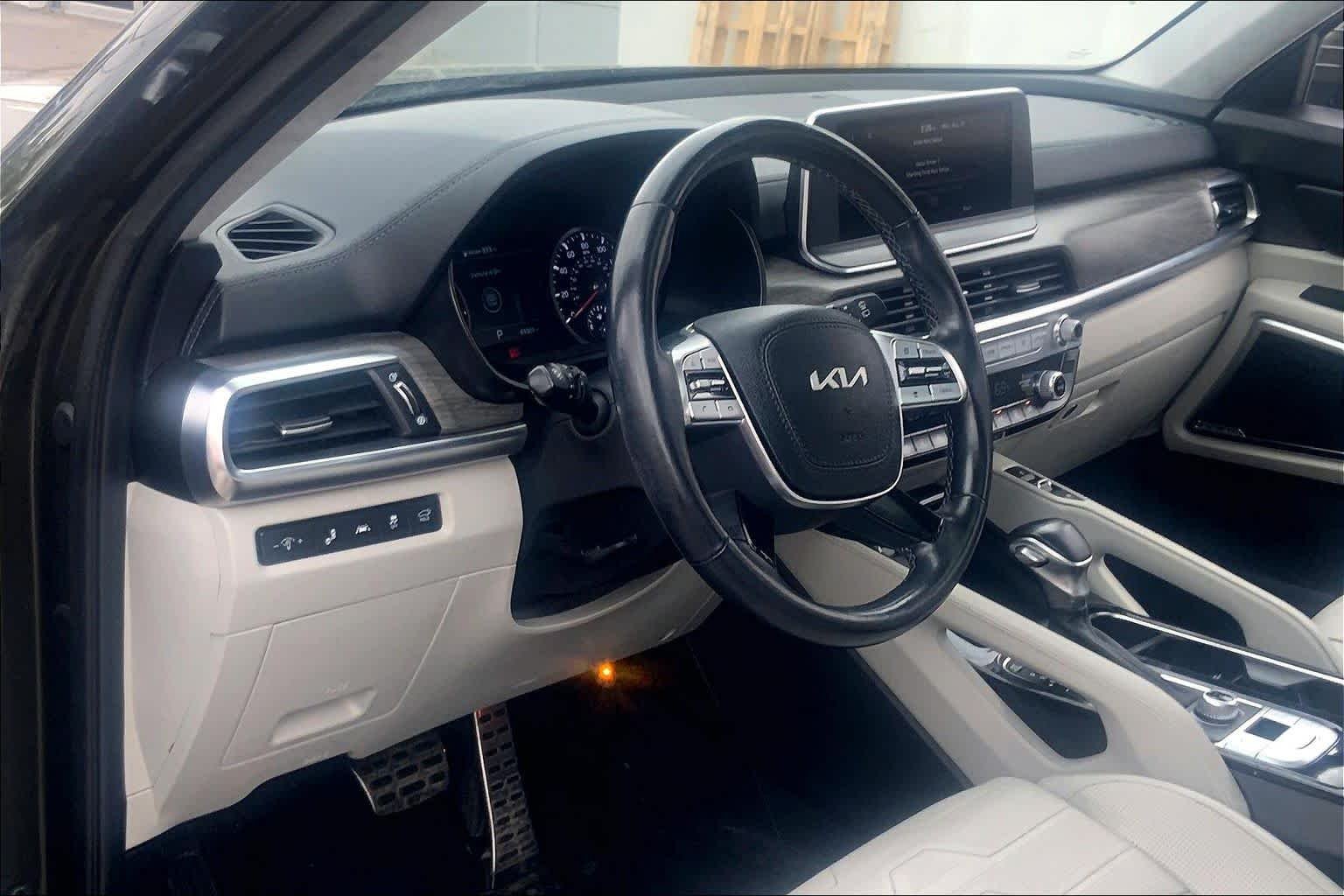 Used 2022 Dark Moss Kia SX image 17