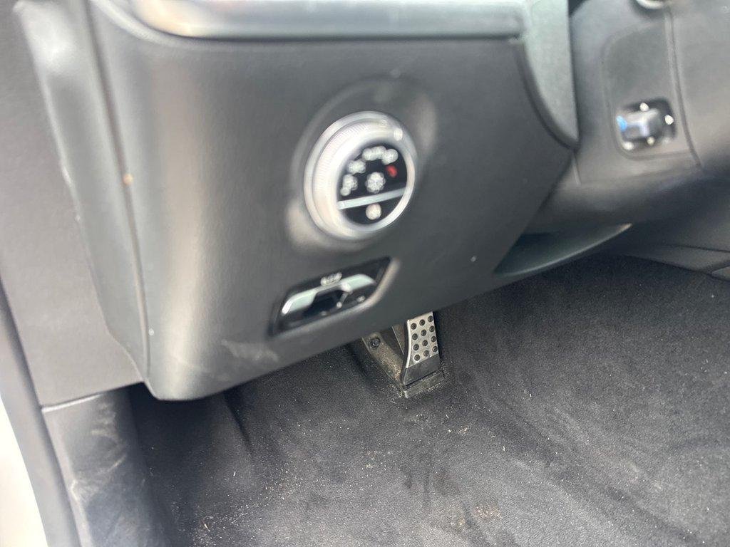 Used 2022 Polar White Mercedes-Benz Sedan image 31