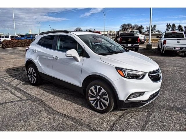 Used 2019 Summit White Buick Essence image 5