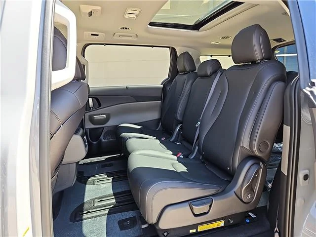 New 2026 Ceramic Silver KIA SX Passenger image 7