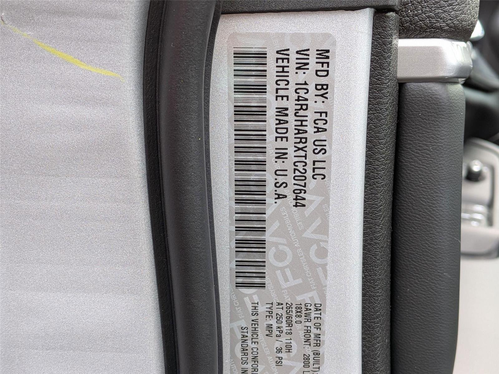 New 2026 Silver Zynith Exterior Paint Jeep Laredo Altitude image 38