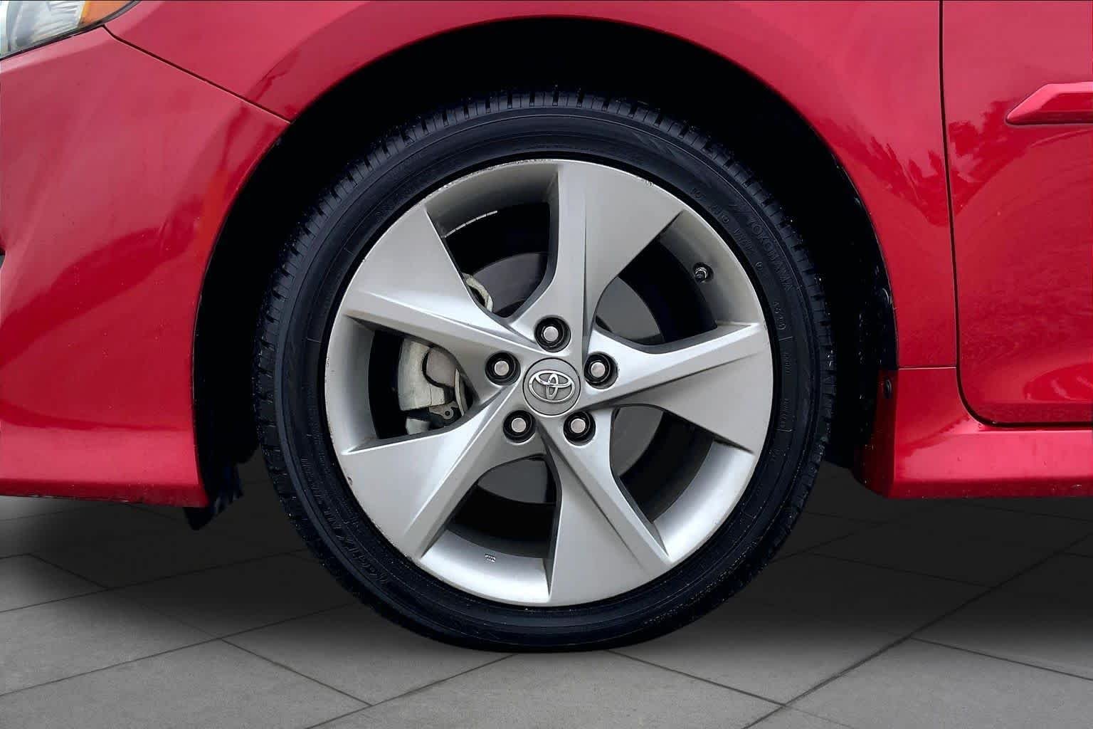 Used 2014 Barcelona Red Metallic Toyota SE image 11