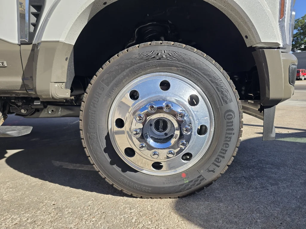 New 2027 Star White Metallic Tri-Coat Ford F-450® King Ranch® image 39