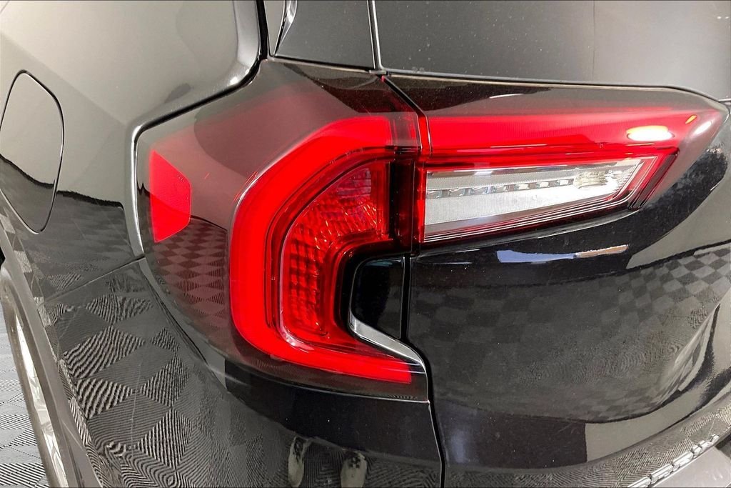 Used 2024 Black GMC SLE image 18
