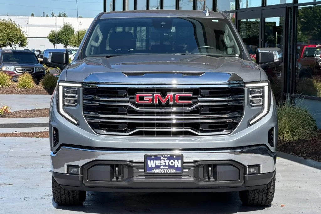 2025 GMC Sierra 1500 SLT - Photo 9