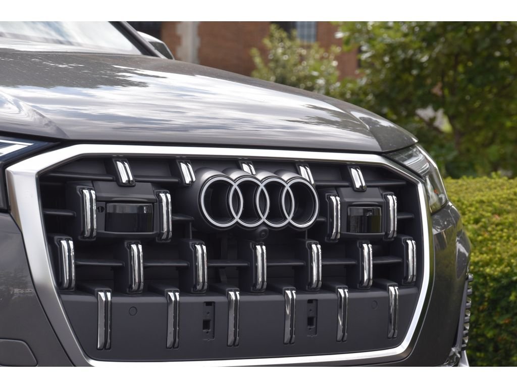 Used 2025 Gry Audi Premium Plus image 11