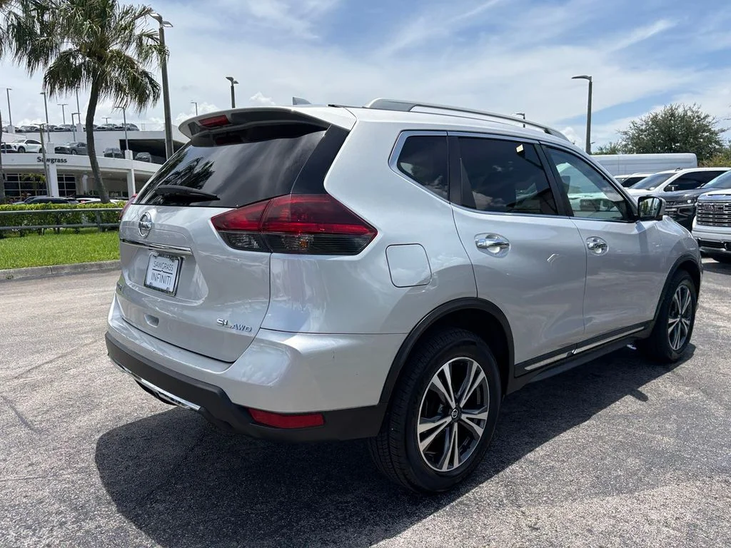 Used 2018 Silver Nissan SL image 6