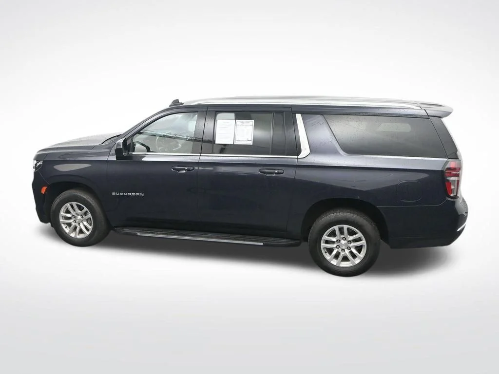 2023 Chevrolet Suburban LT - Photo 31