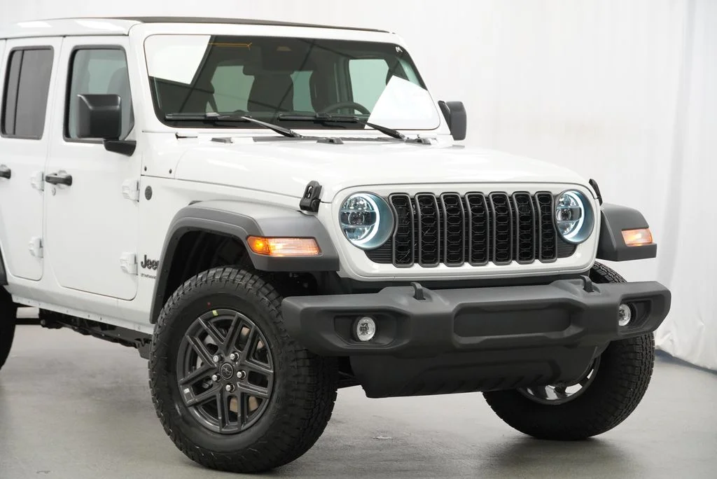 New 2027 Bright White Clear-Coat Paint Jeep Sport S image 3