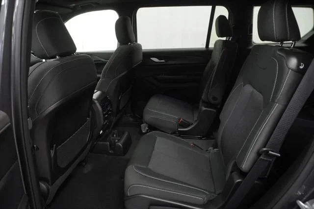 New 2026 Baltic Gray Metallic Clear-Coat Exterior Paint Jeep Laredo X image 17