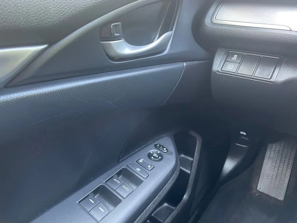 2018 Honda Civic Hatchback LX - Photo 13