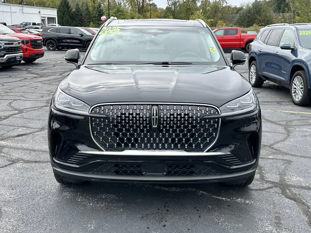 Certified Used 2025 Black Lincoln Reserve image 3