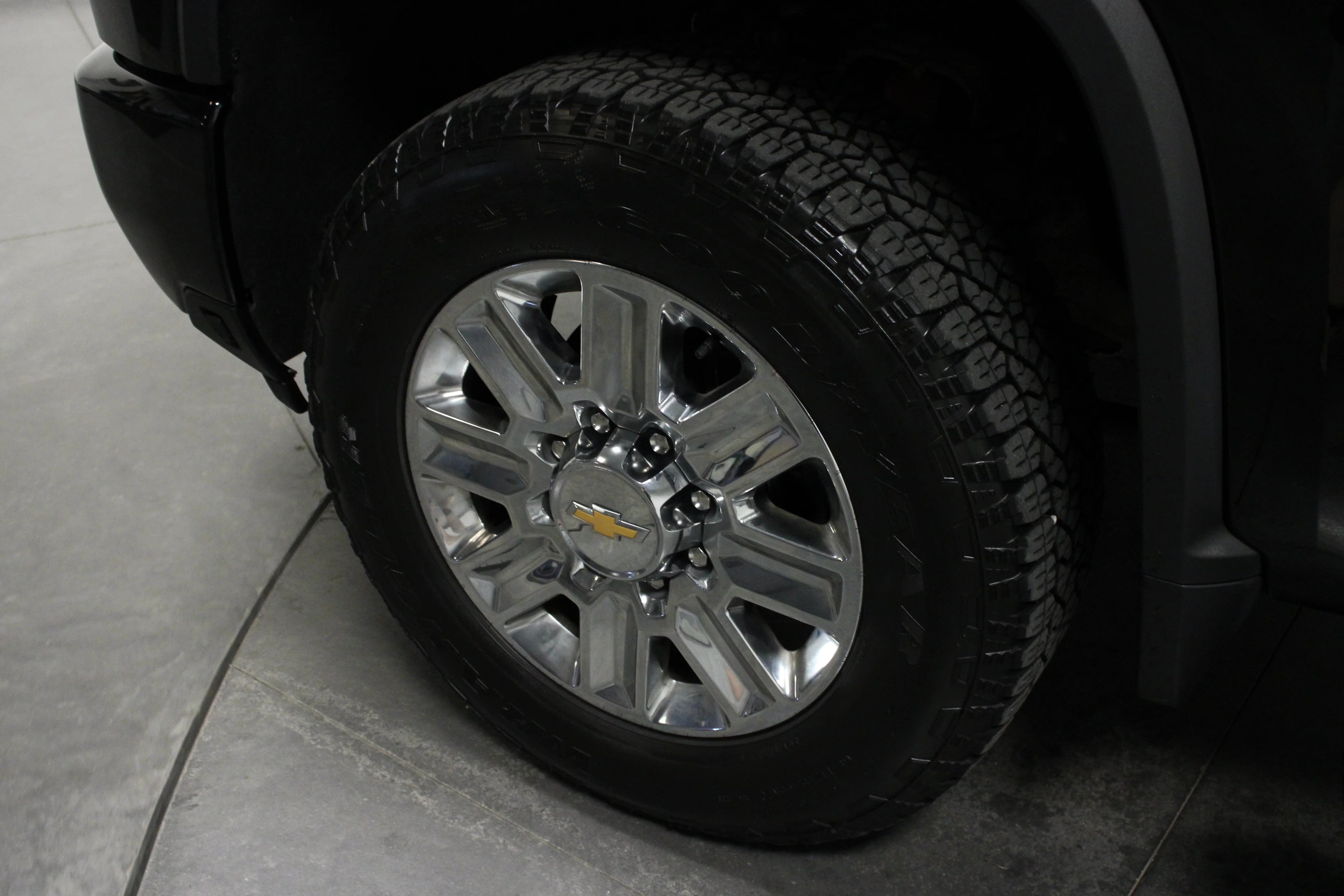 Used 2024 Black Chevrolet High Country image 10