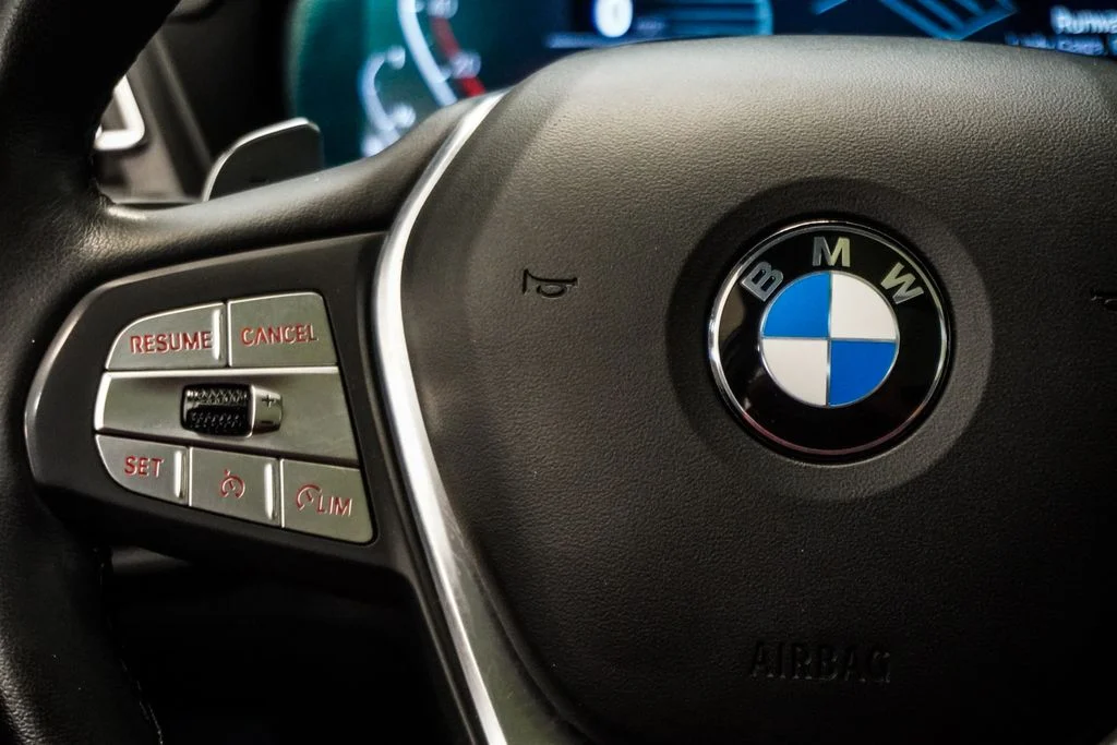 Used 2023 White BMW xDrive30i image 17