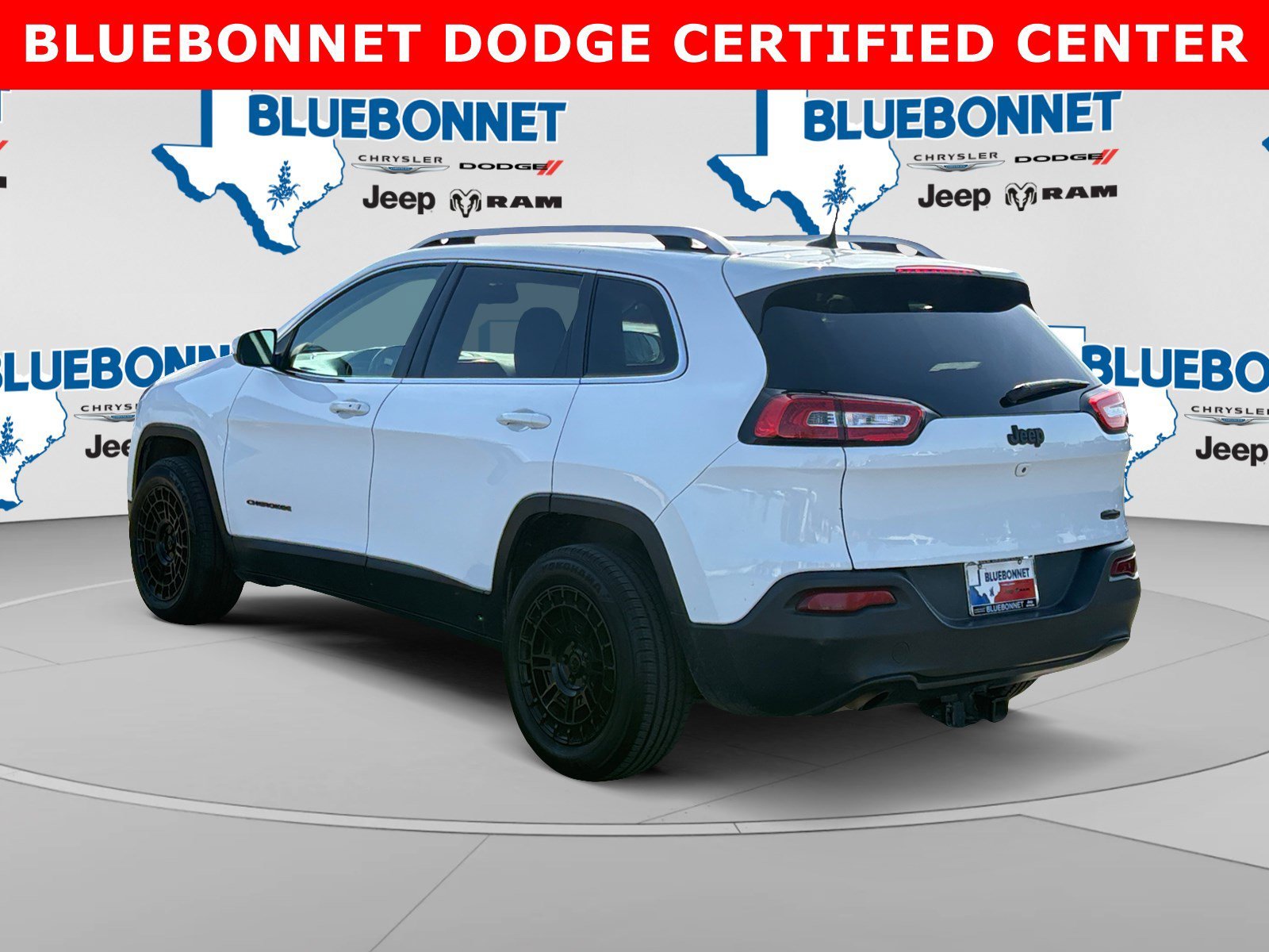 Used 2017 Bright White Clearcoat Jeep Latitude image 7