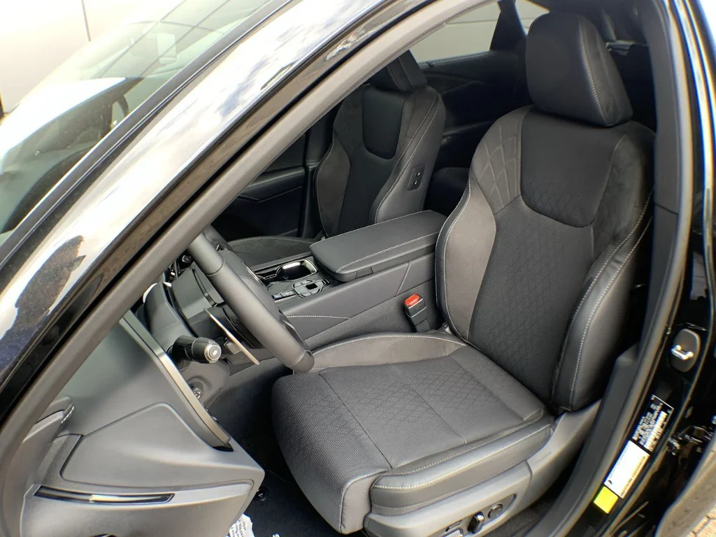 2026 Lexus RX PHEV 450h+ - Photo 11