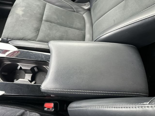 Certified Used 2025  Mitsubishi SE image 25
