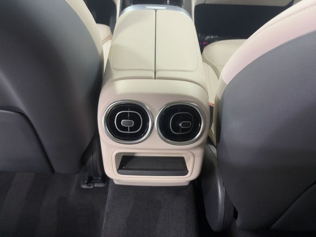 2025 Mercedes-Benz GLC Base - Photo 24