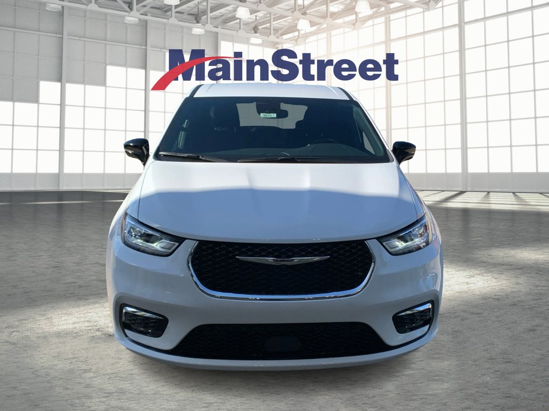 New 2026 Bright White Clear-Coat Exterior Paint Chrysler Select image 8
