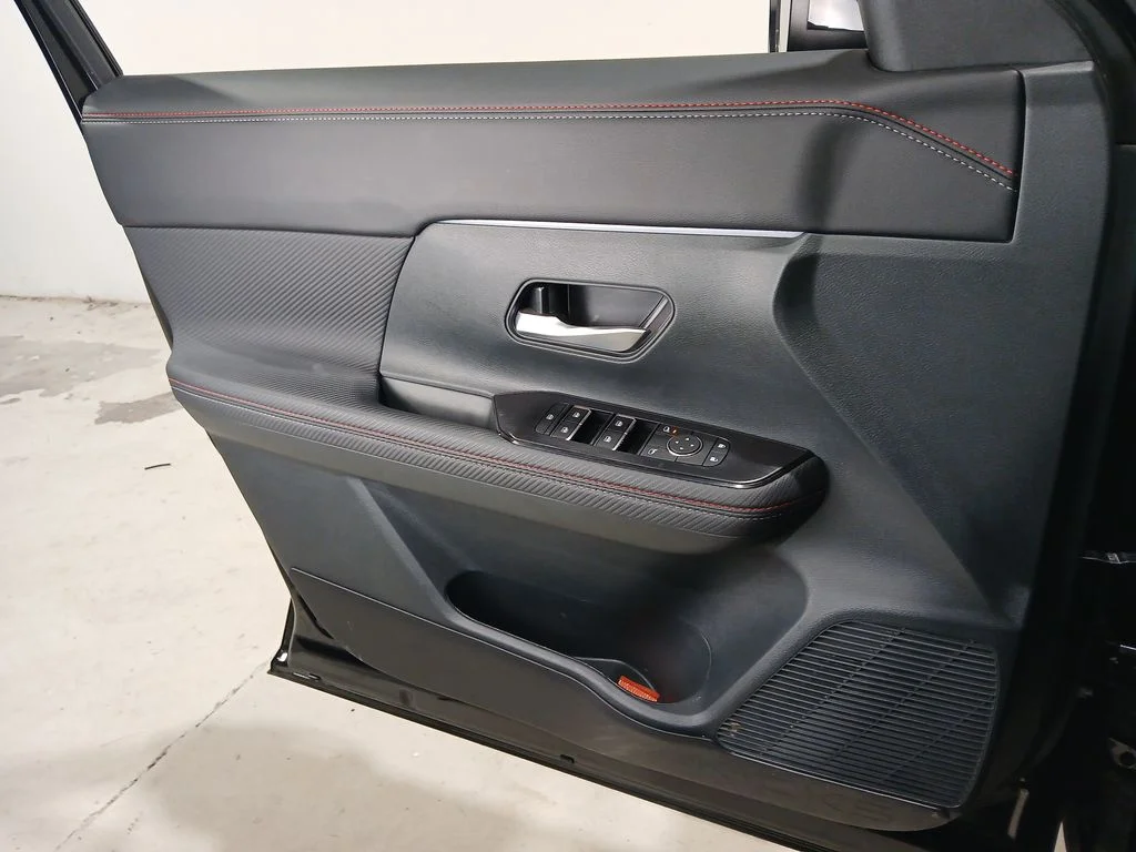 Used 2025 Black Nissan SR image 29