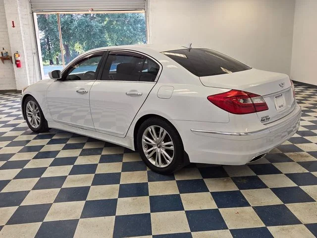 Used 2014 White Hyundai 3.8 image 9