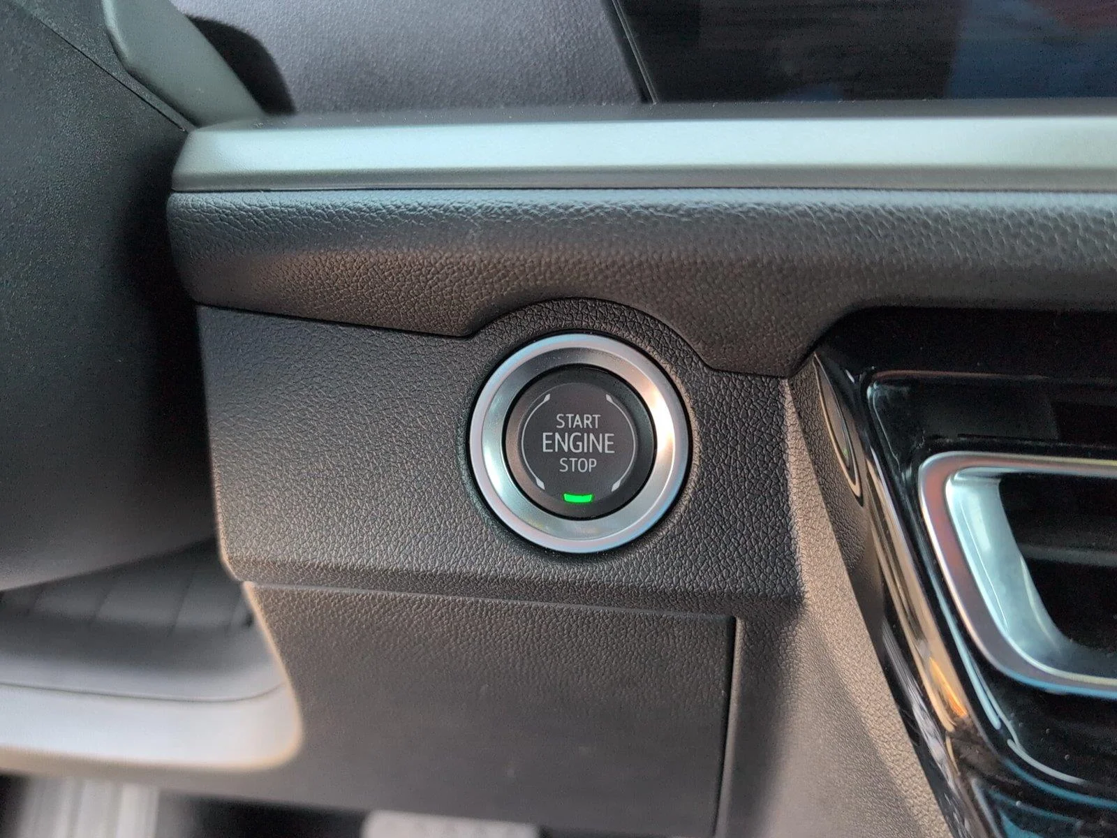 Used 2025 Sterling Gray Metallic Chevrolet LT image 21
