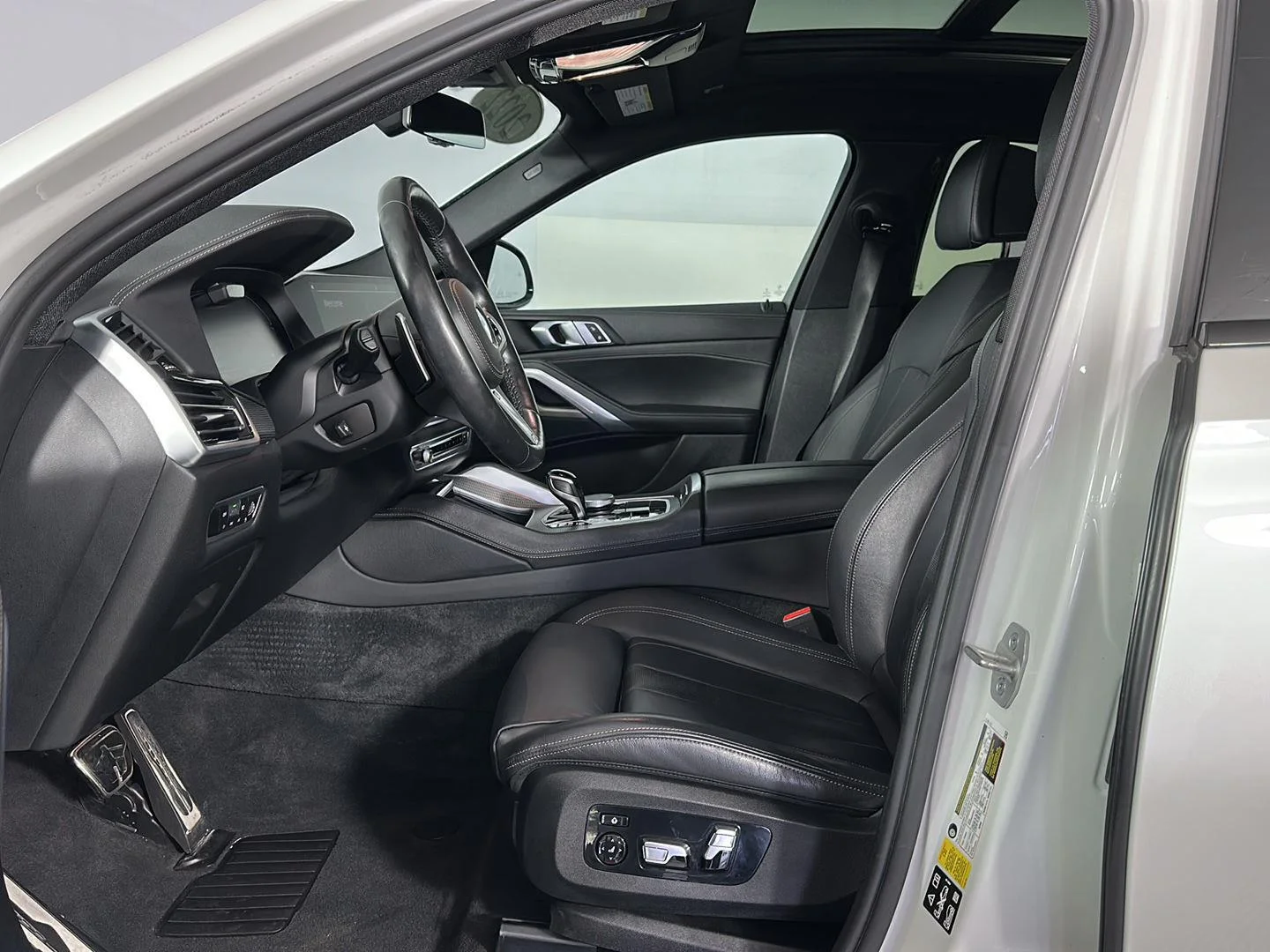 Used 2022 Mineral White Metallic BMW xDrive40i image 13