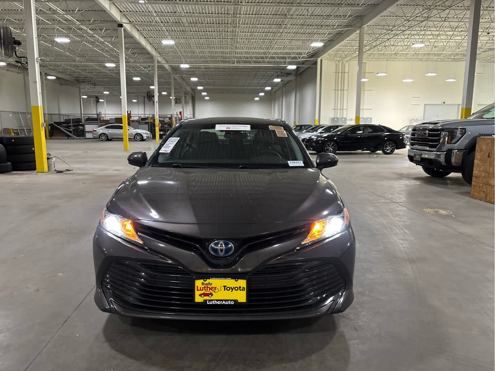 Used 2018 Toyota Camry LE with VIN 4T1B31HKXJU500748 for sale in Golden Valley, Minnesota