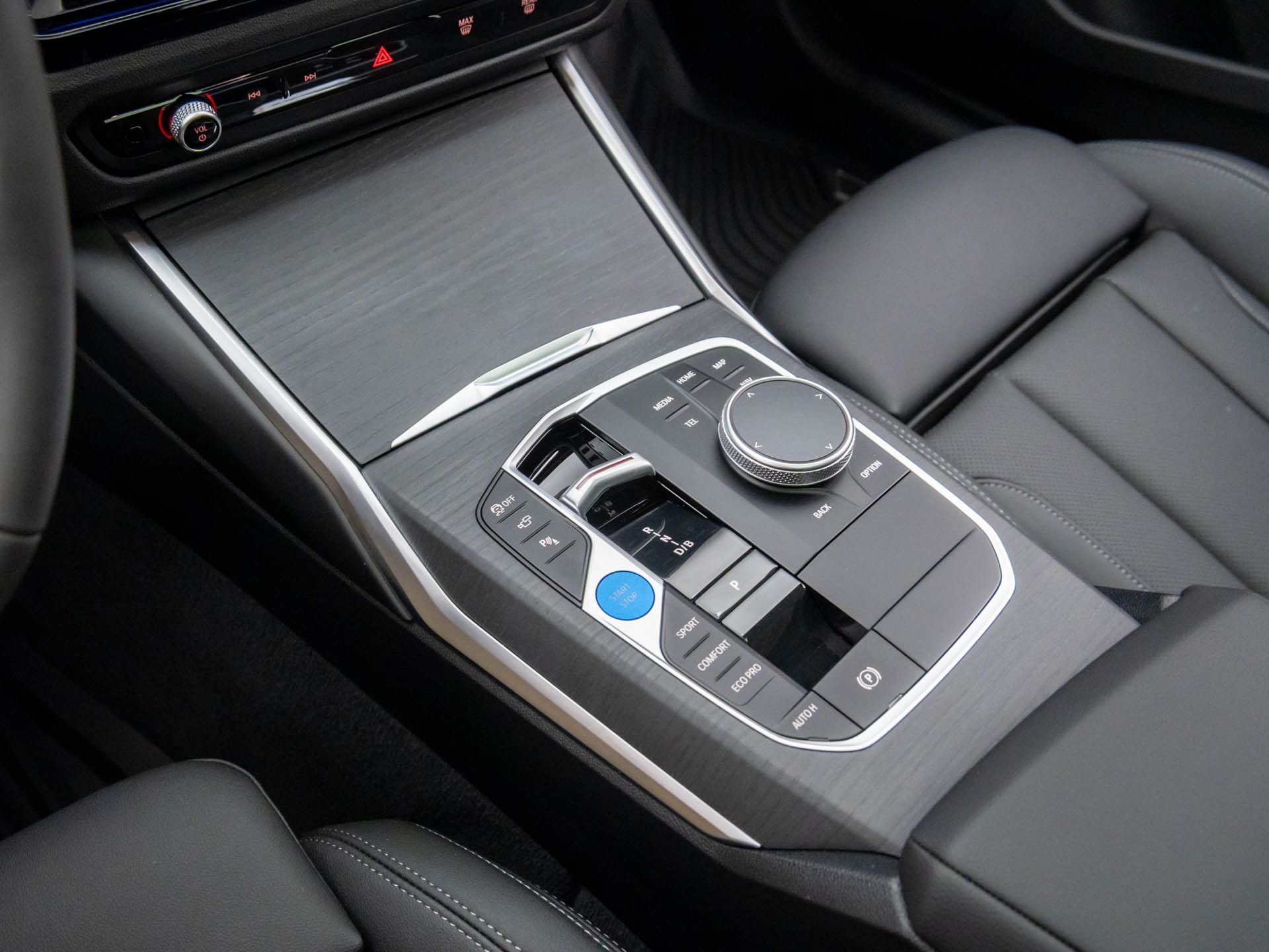 New 2026 Skyscraper Grey Metallic BMW xDrive40 image 12