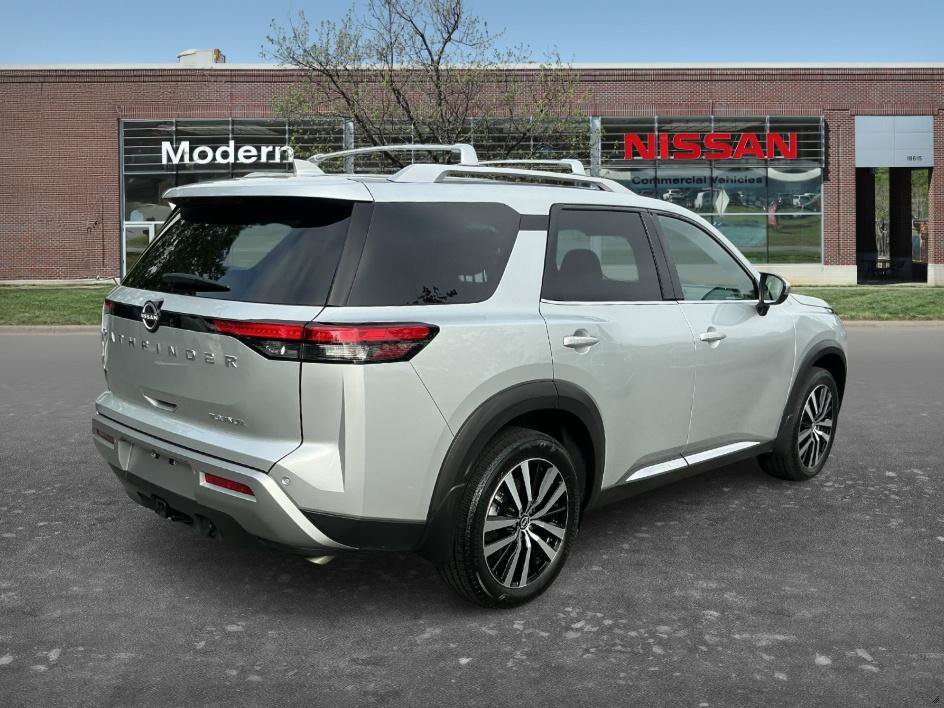 Used 2025 Brilliant Silver Metallic Nissan Platinum image 4