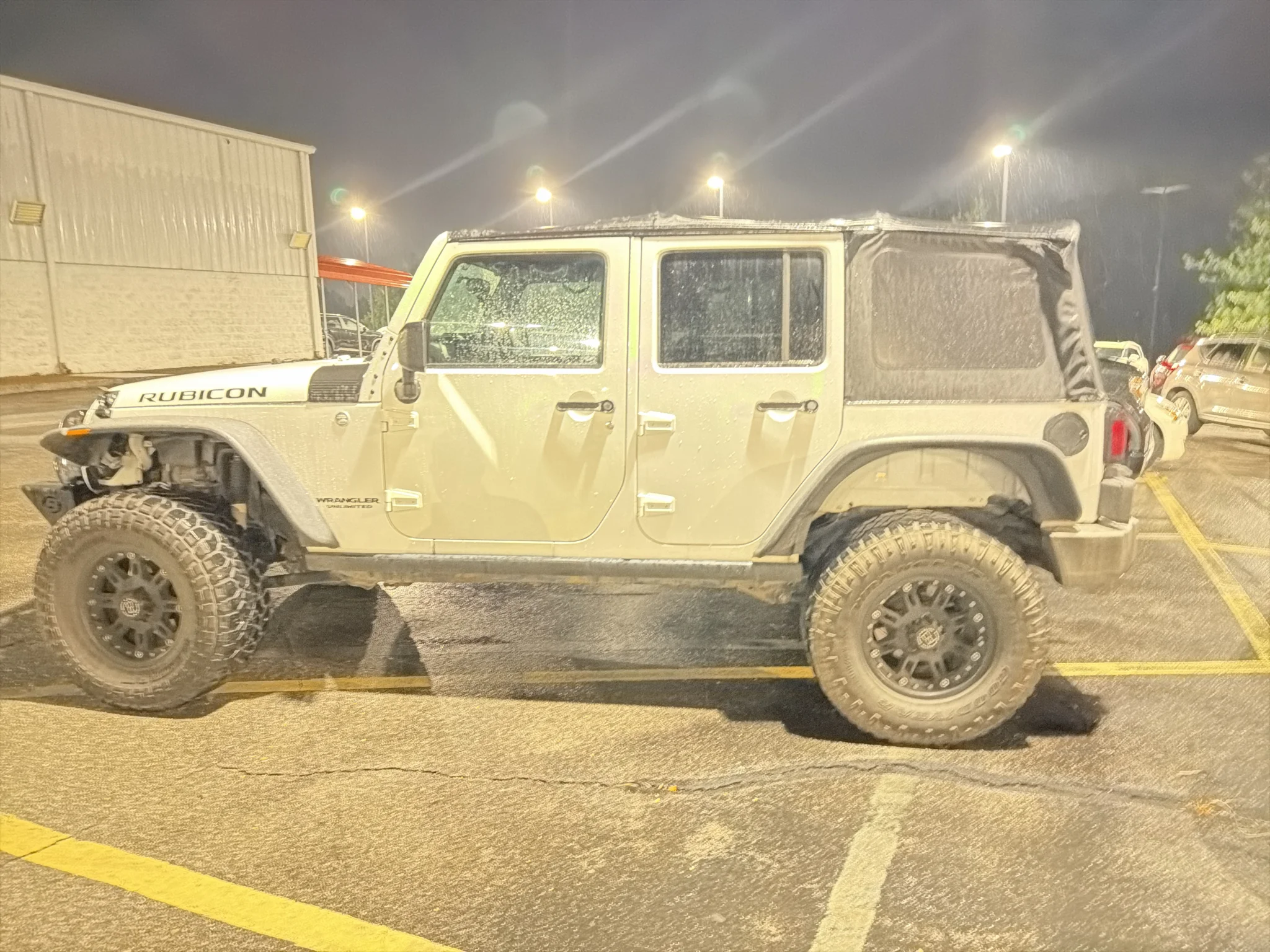 Used 2011 Bright White Clearcoat Jeep Rubicon image 17