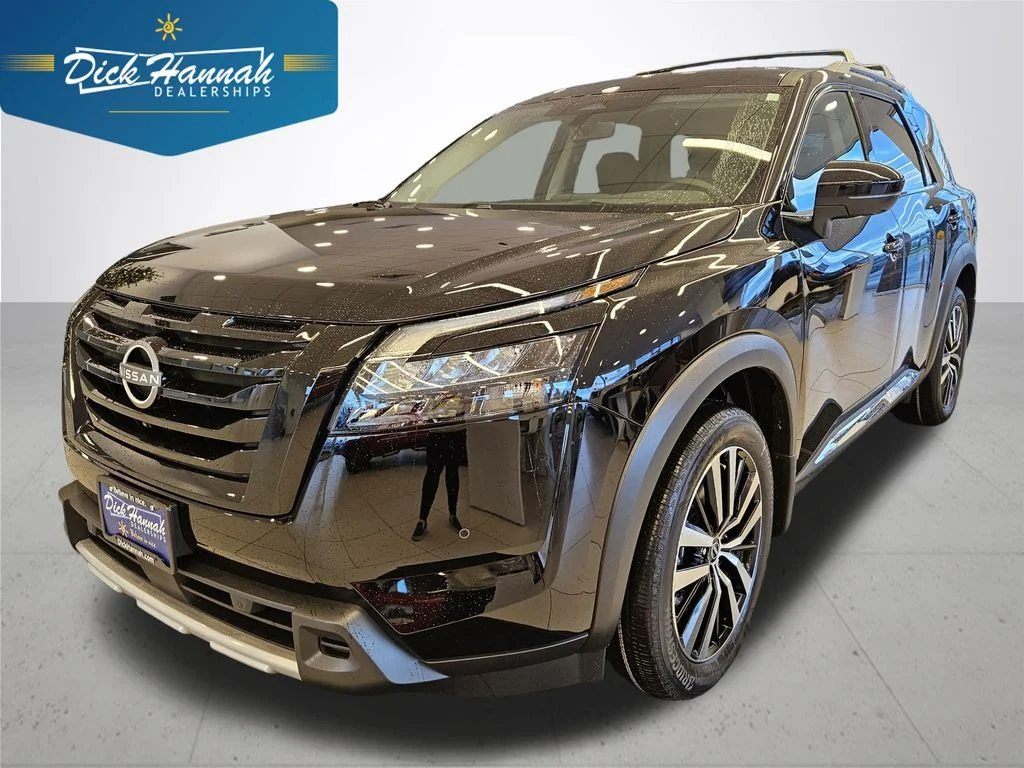 2025 Nissan Pathfinder Platinum 4WD's photo