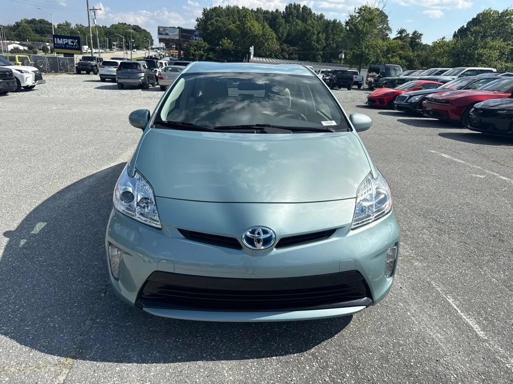 Used 2013 Beige Toyota Three image 8