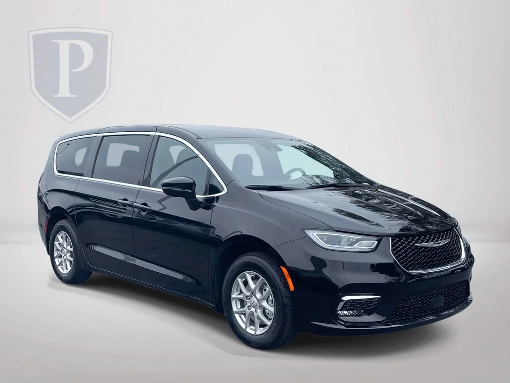New 2026 Diamond Black Crystal Pearl-Coat Exterior Paint Chrysler Select image 2