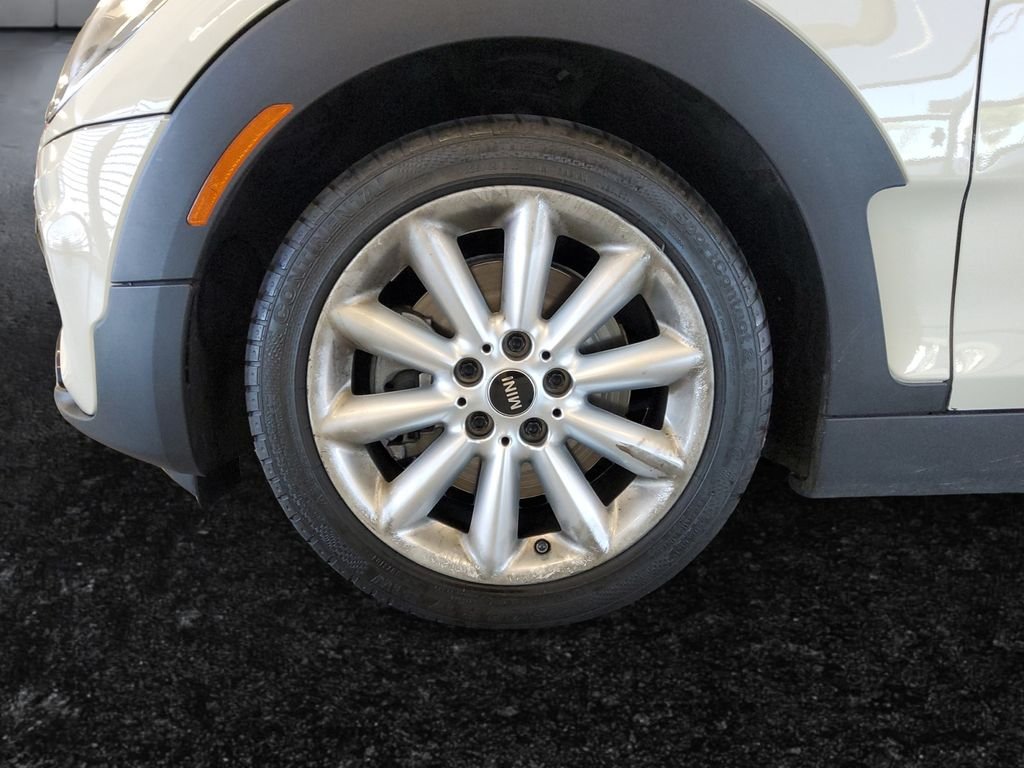 Used 2019 White MINI Classic image 27